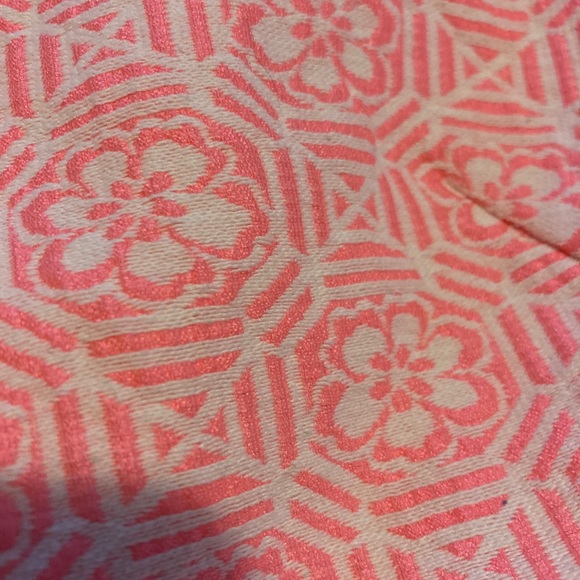 Pink and white geometric peplum top. - Picture 4 of 5